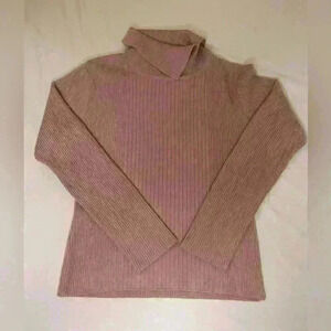 Melanie  Lyne Soft Wool Turtleneck Cable Knit Sweater in Dusty Pink size Medium